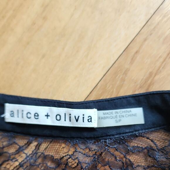 Alice + Olivia Black Lace Detail Top -100% Silk - Women's Size Small - Picture 2 of 6